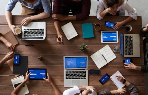 网站建设的三大核心职能：形象塑造、业务增效与市场获客