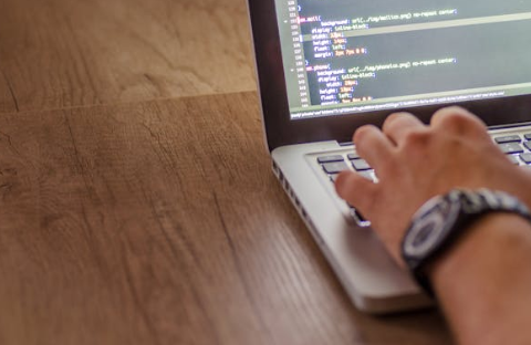 超越算法：用「人机协同」打造生成式搜索时代的首选答案